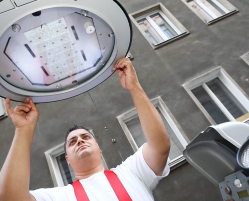 Installation of a new LED light by the MA 33 on Dorotheergasse